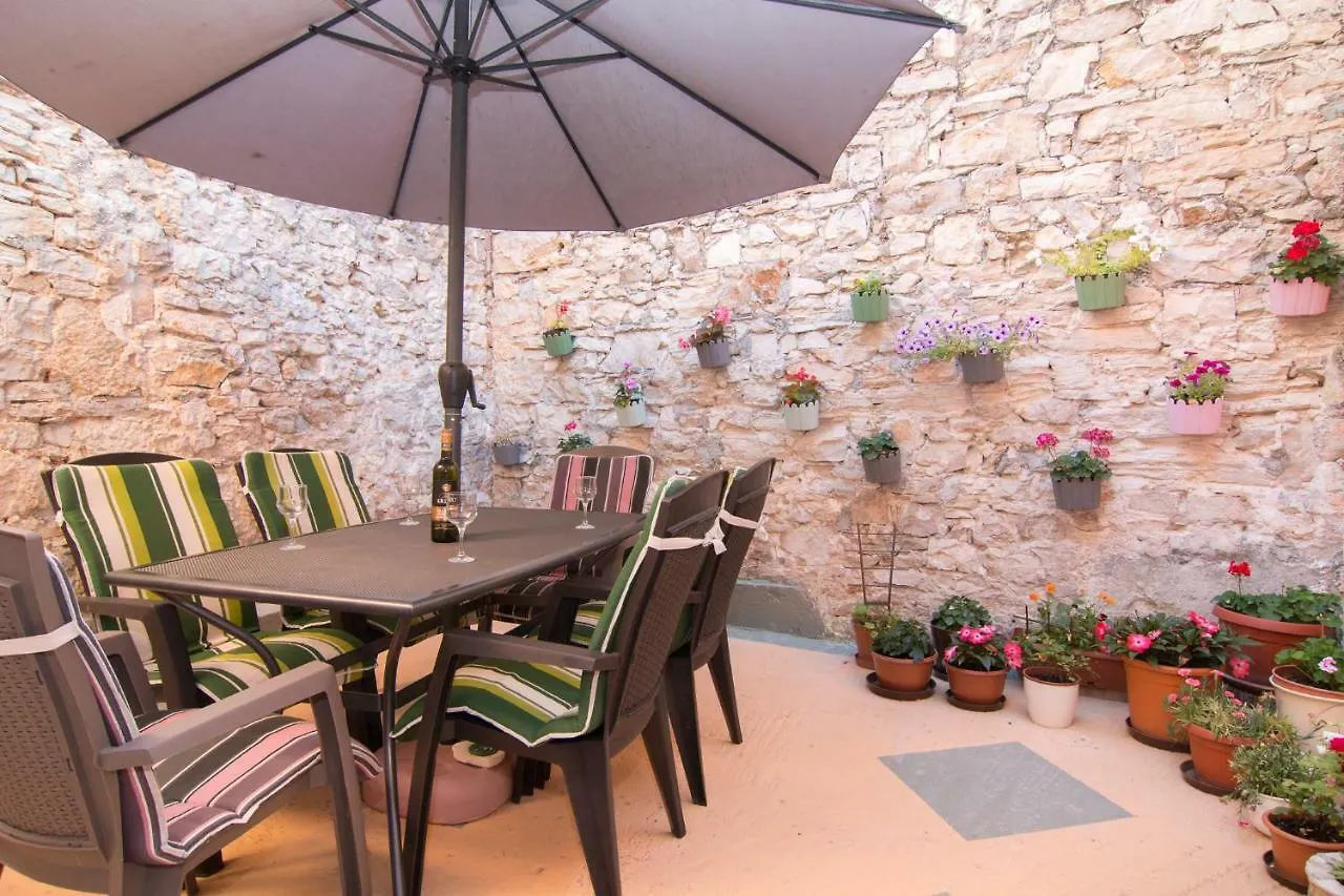 Apartman U Srcu Anticke Pule Pola 0*,